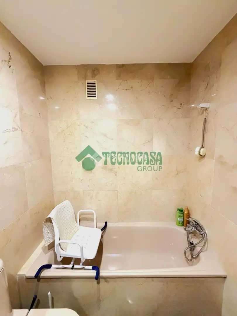 Bathroom of Flat for sale in Cuenca  with Air Conditioner, Heating and Terrace