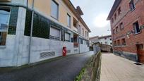 Vista exterior de Casa o xalet en venda en Noreña amb Calefacció, Parquet i Terrassa