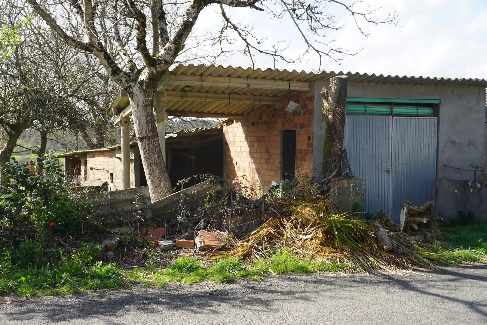 Vista exterior de Casa o xalet en venda en Melide amb Jardí privat