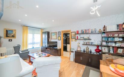 Living room of Flat for sale in San Martín de Valdeiglesias  with Air Conditioner, Heating and Storage room