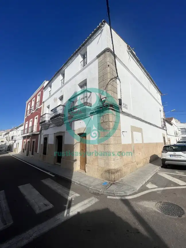 Casa rústica amb terrassa en venda a Avenida de la Constitución 15