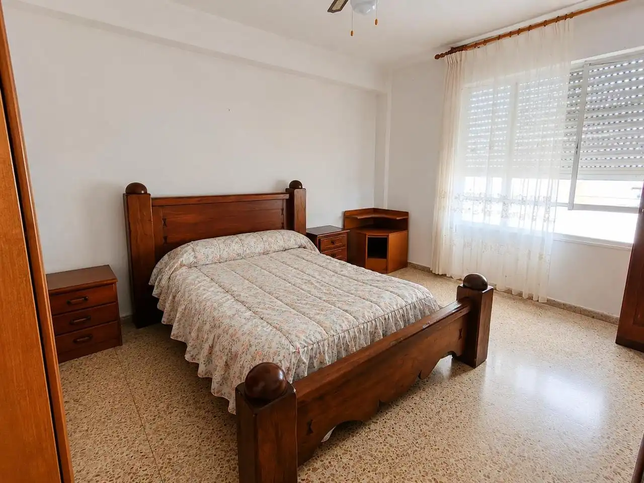 Schlafzimmer von Dachboden zum Verkauf in Oliva mit Terrasse und Abstellraum