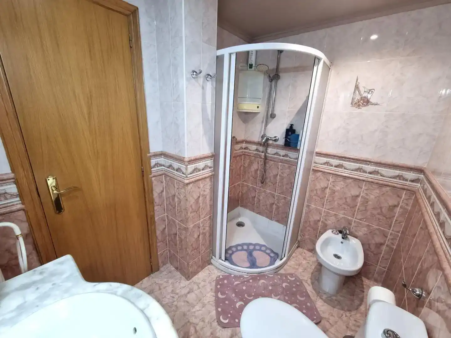 Bathroom of Flat for rent in  Valencia Capital  with Air Conditioner and Balcony