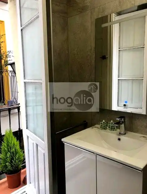 Bany de Pis de lloguer en Sevilla amb Aire condicionat, Moblat i Balcó