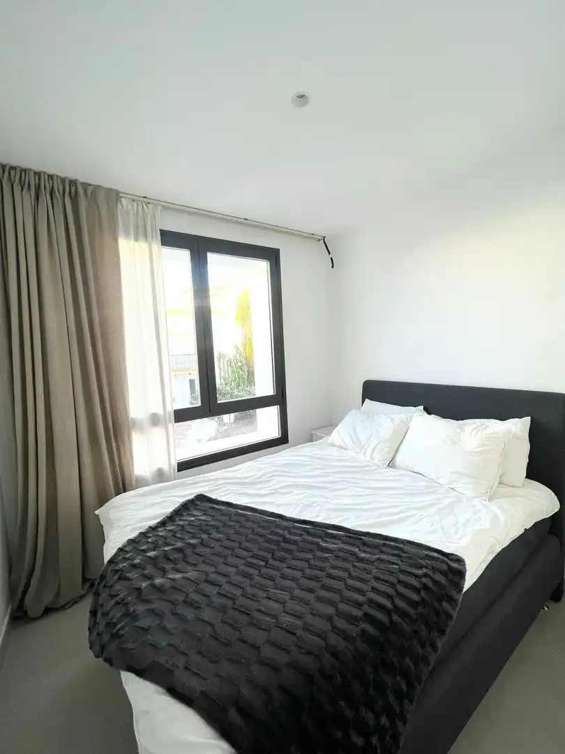 Habitación de Casa adosada de alquiler en Estepona con Jardín privado, Terraza y Trastero