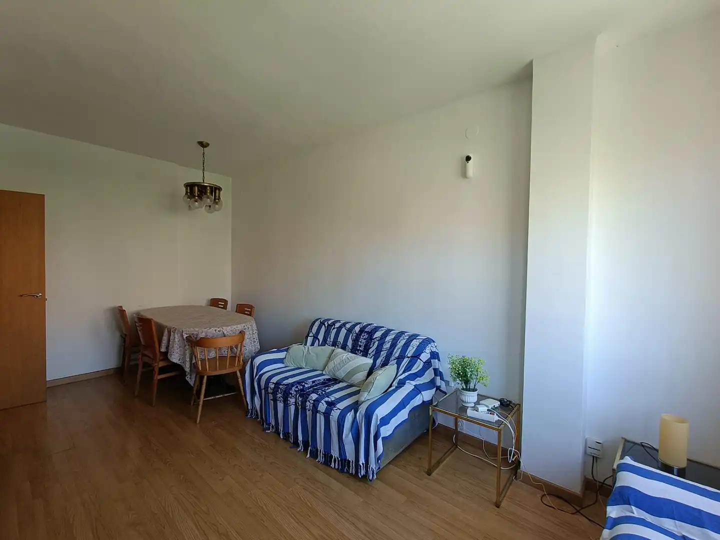 Sala de estar de Piso en venta en L'Hospitalet de Llobregat con Amueblado y Balcón