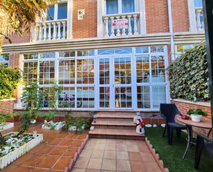 Jardí de Casa adosada en venda en Valladolid Capital amb Calefacció, Jardí privat i Parquet