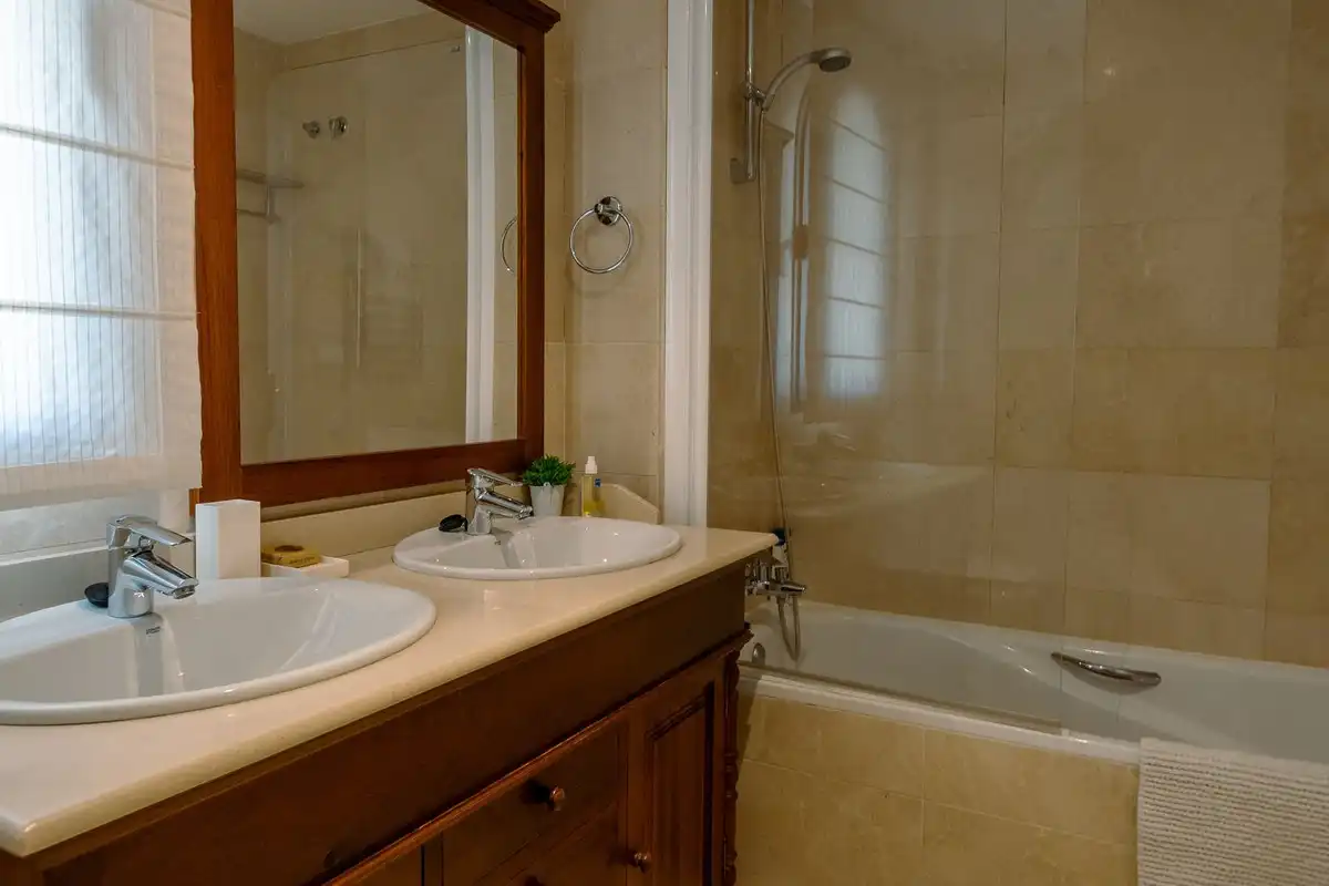 Bany de Apartament en venda en Benahavís amb Aire condicionat, Terrassa i Alarma