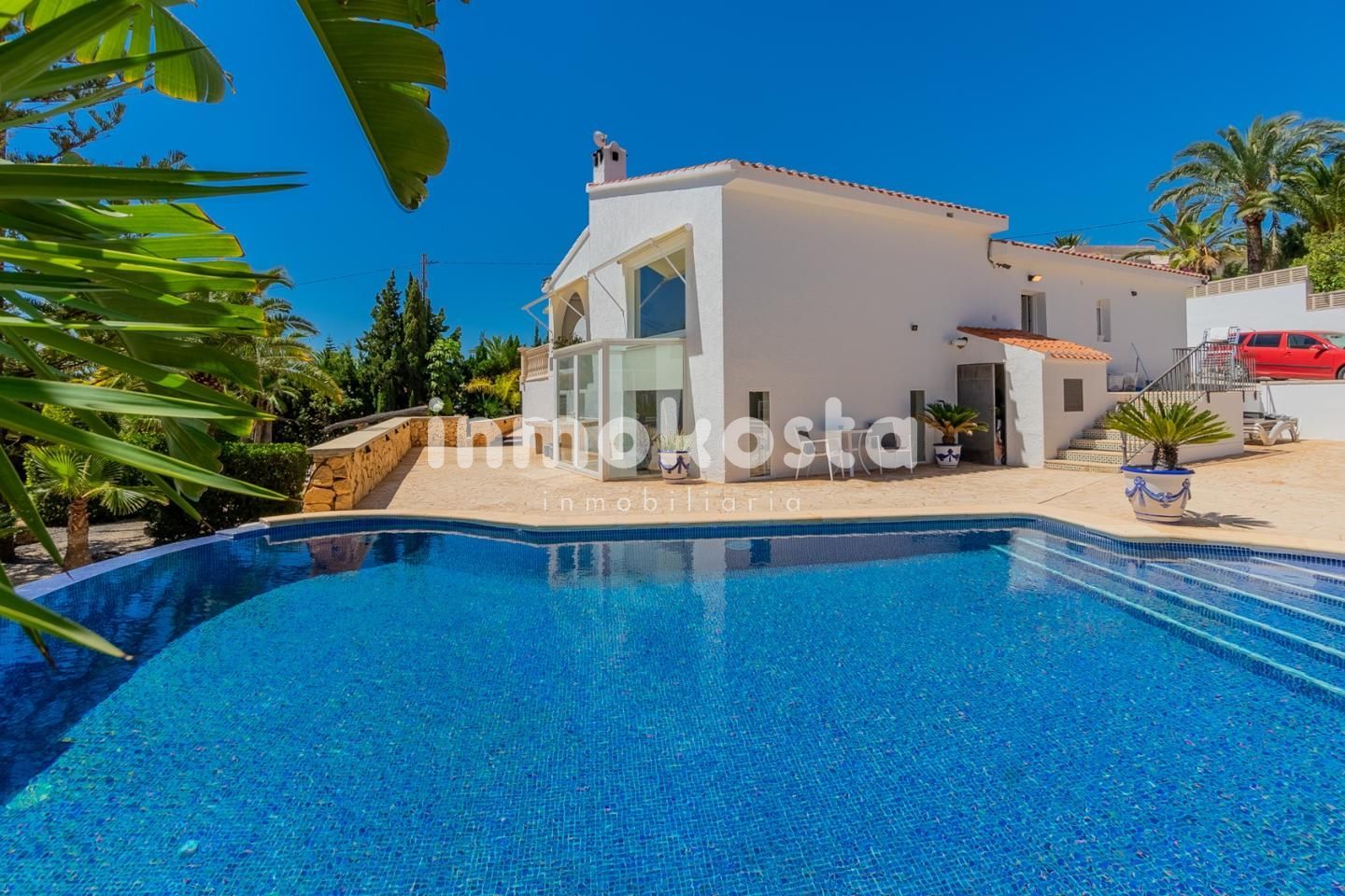 Vista exterior de Casa o xalet en venda en La Nucia amb Aire condicionat, Jardí privat i Terrassa
