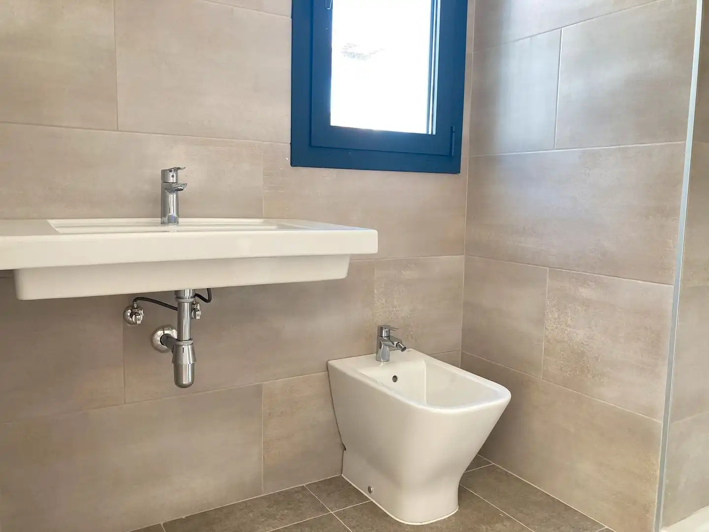 Baño de Piso de alquiler en Sant Adrià de Besòs con Calefacción, Parquet y Terraza