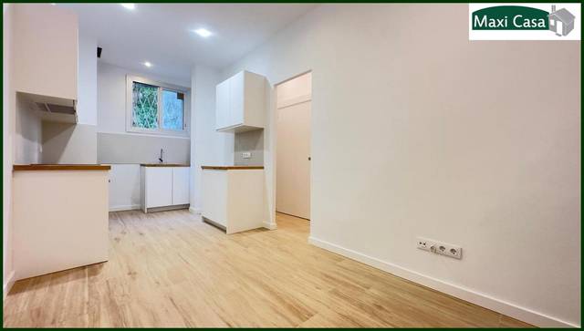 Planta baja en Venta en De Còrsega en El Camp de l'Arpa del Clot