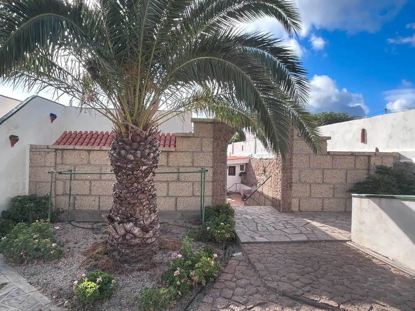 Vista exterior de Casa o xalet en venda en Granadilla de Abona amb Terrassa, Traster i Rentadora