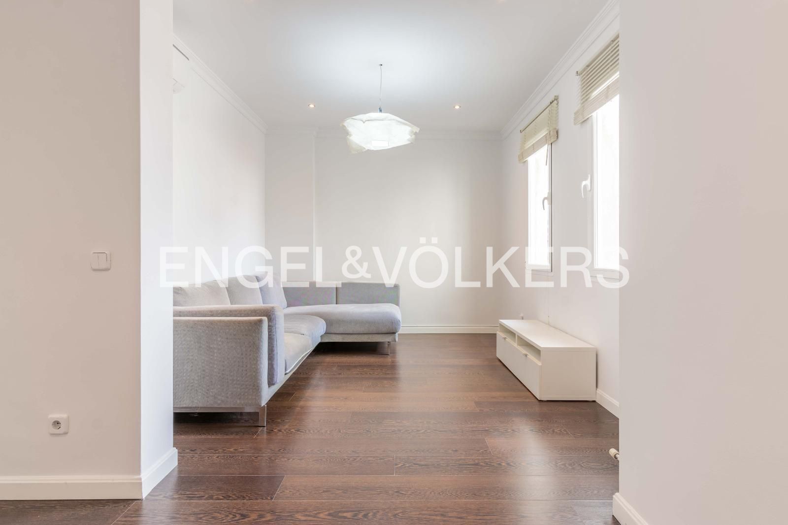 Living room of Flat for sale in  Madrid Capital  with Air Conditioner, Heating and Furnished