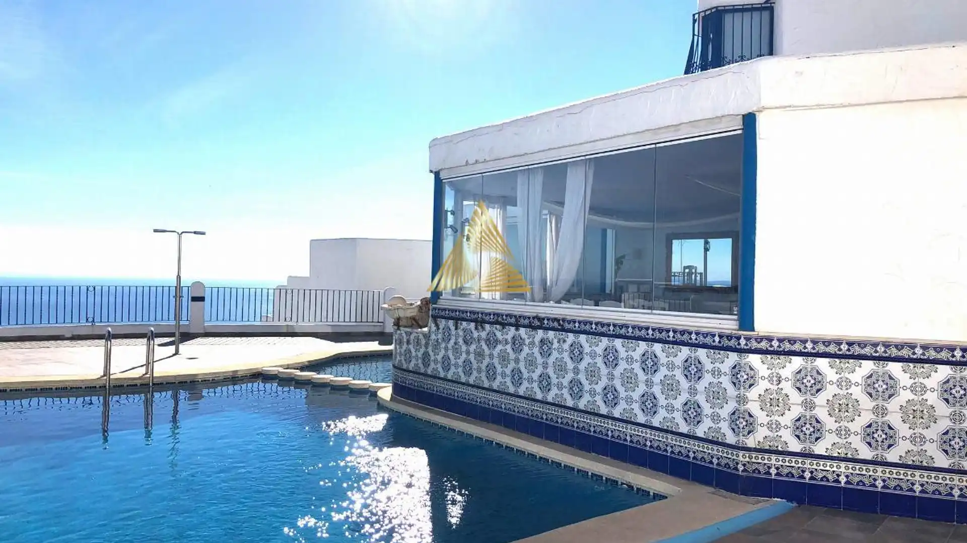 Schwimmbecken von Geschaftsraum zum Verkauf in Peñíscola / Peníscola mit Klimaanlage und Möbliert