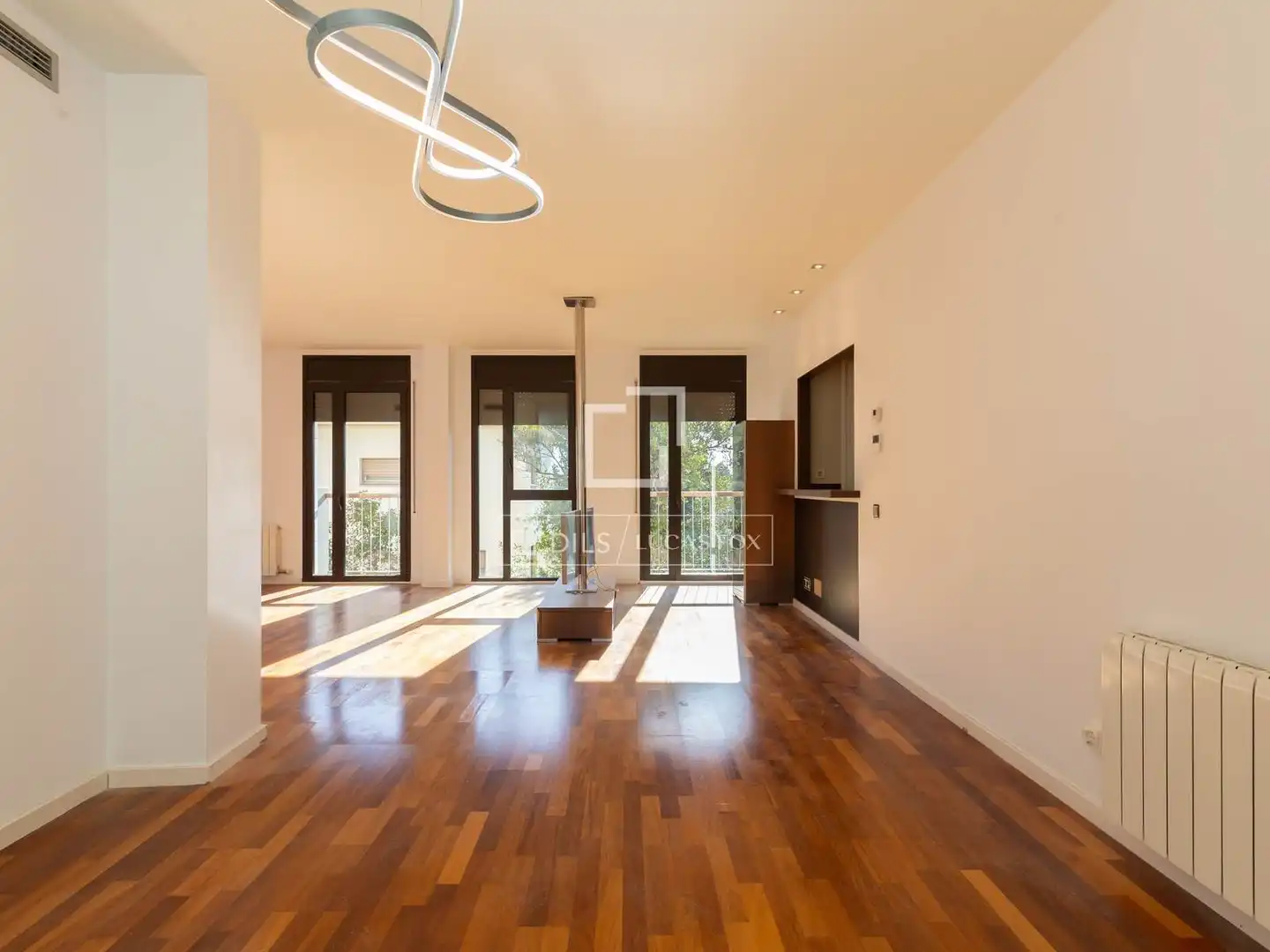 Sala de estar de Piso en venta en Sant Just Desvern con Aire acondicionado y Balcón