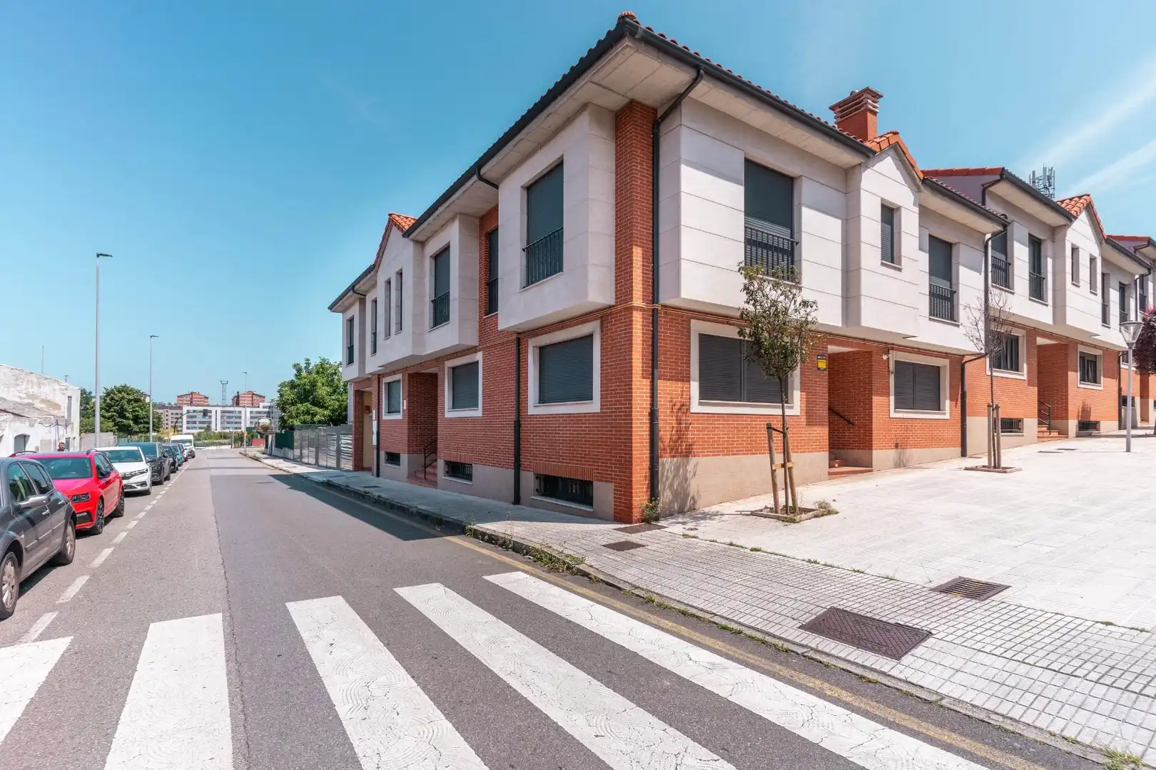 Vista exterior de Edifici en venda en Gijón 