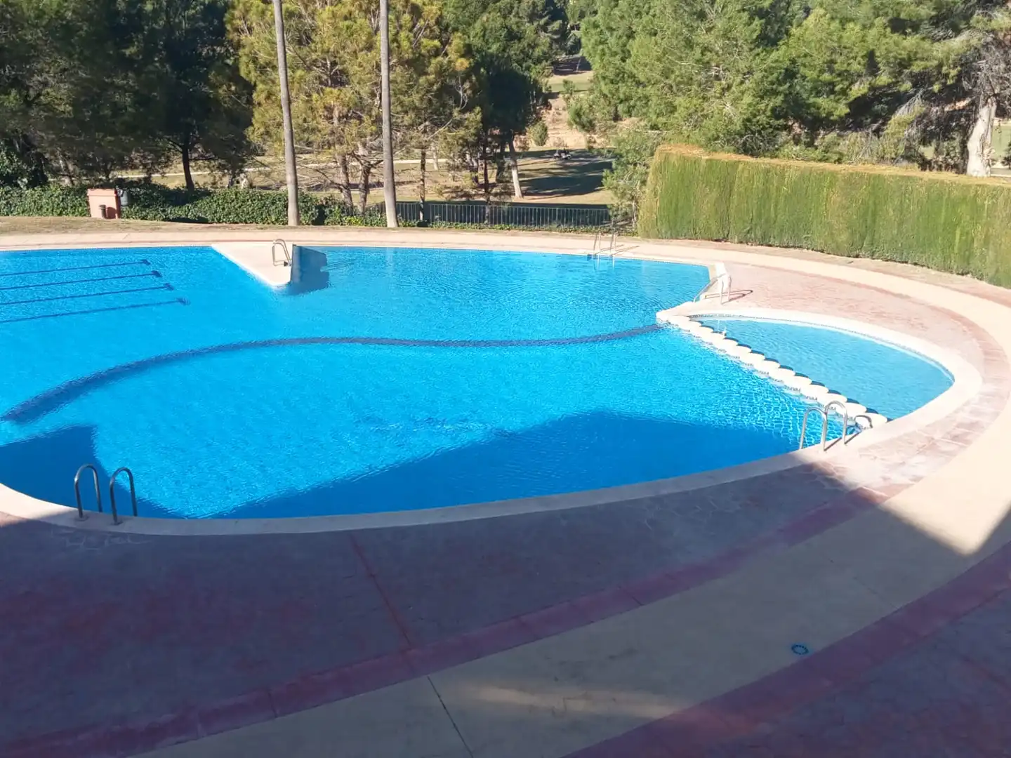 Piscina de Apartament en venda en Chiva amb Aire condicionat, Terrassa i Piscina comunitària