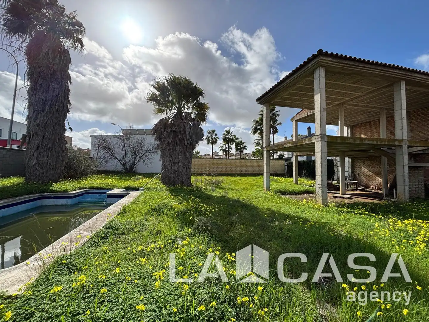 Casa adosada en venta en Montequinto