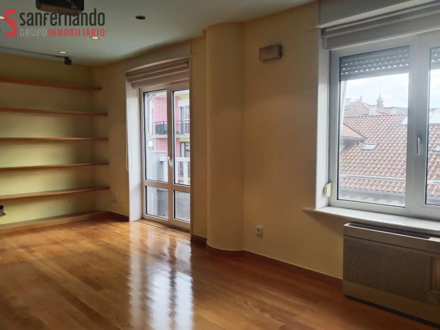 Wohnzimmer von Büro zur Miete in Torrelavega  mit Klimaanlage und Heizung