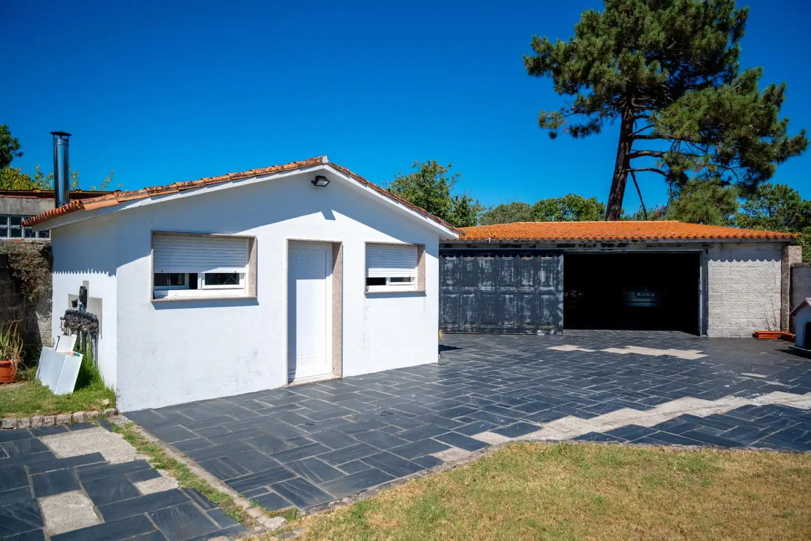 Vista exterior de Casa o chalet en venta en A Illa de Arousa  con Calefacción, Jardín privado y Terraza