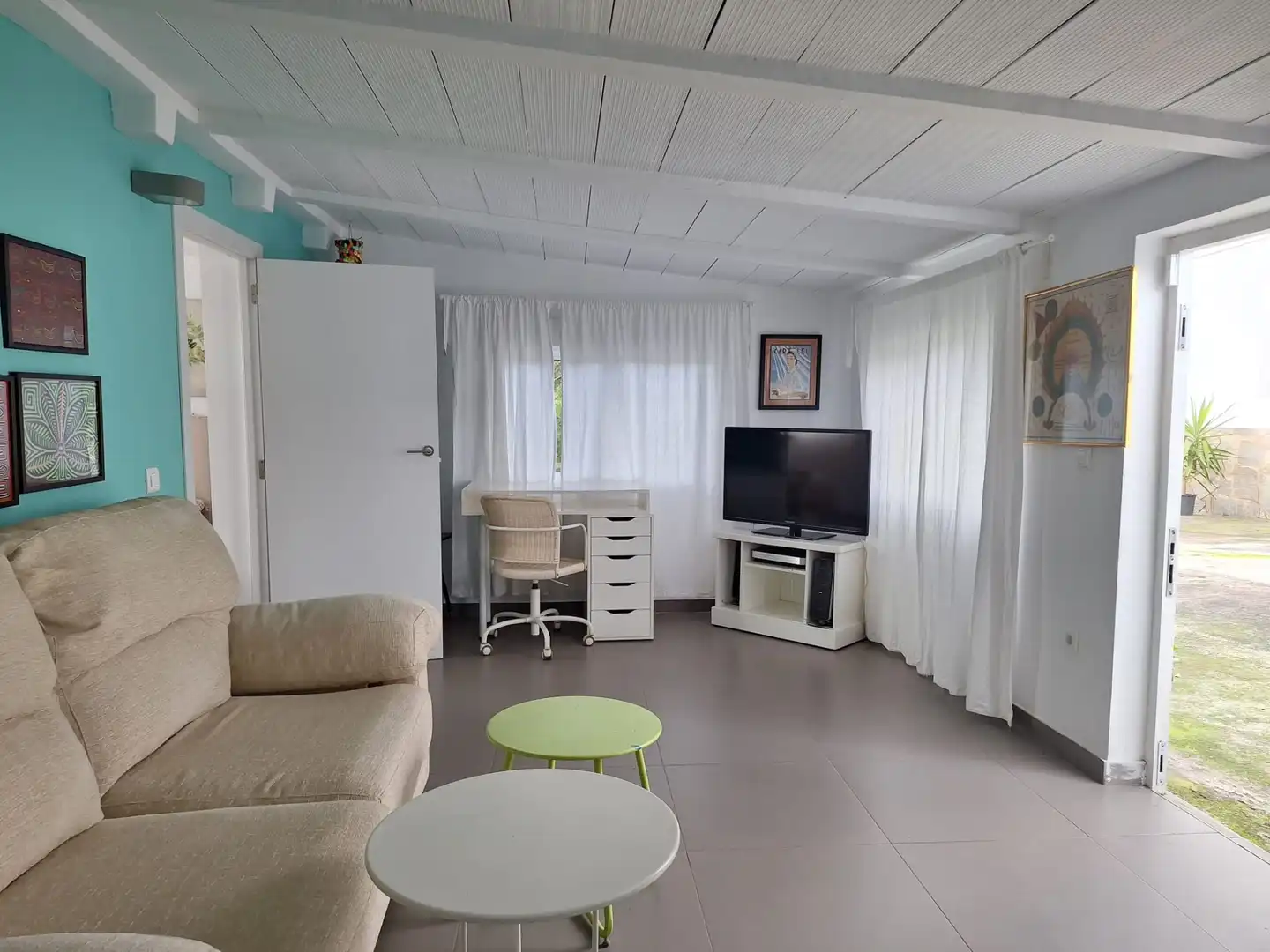 Sala d'estar de Finca rústica en venda en Alfara de la Baronia amb Aire condicionat, Jardí privat i Moblat