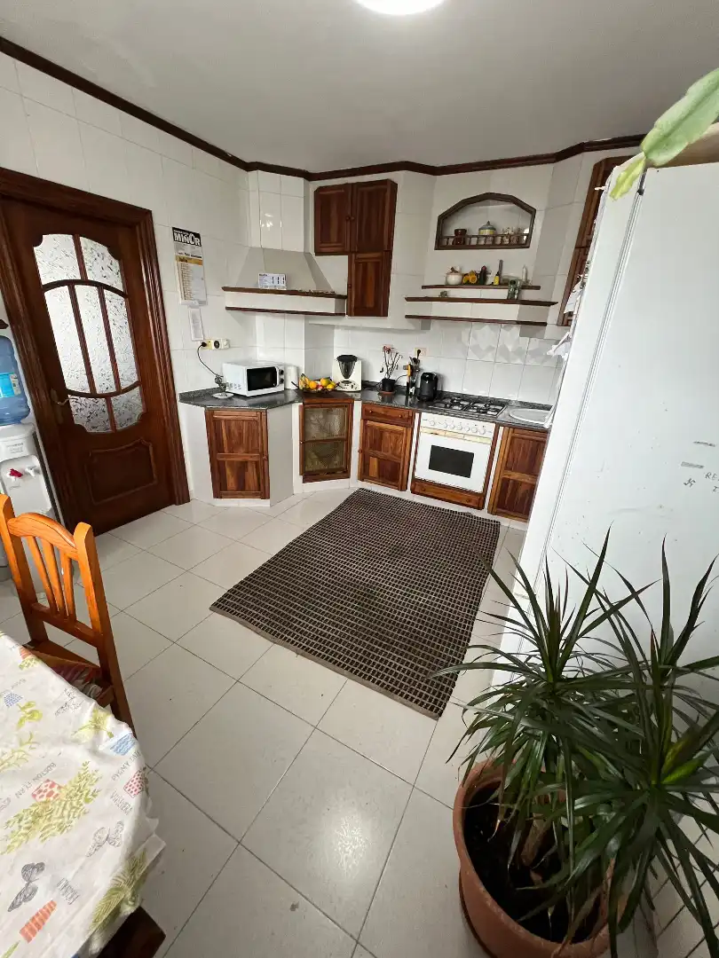 Cuina de Casa o xalet en venda en Viveiro amb Calefacció, Jardí privat i Parquet