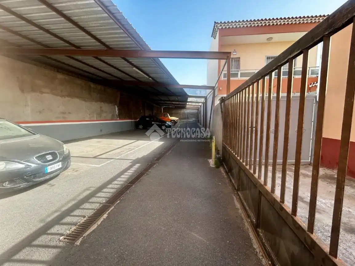 Parkplatz von Garage zum Verkauf in Arafo