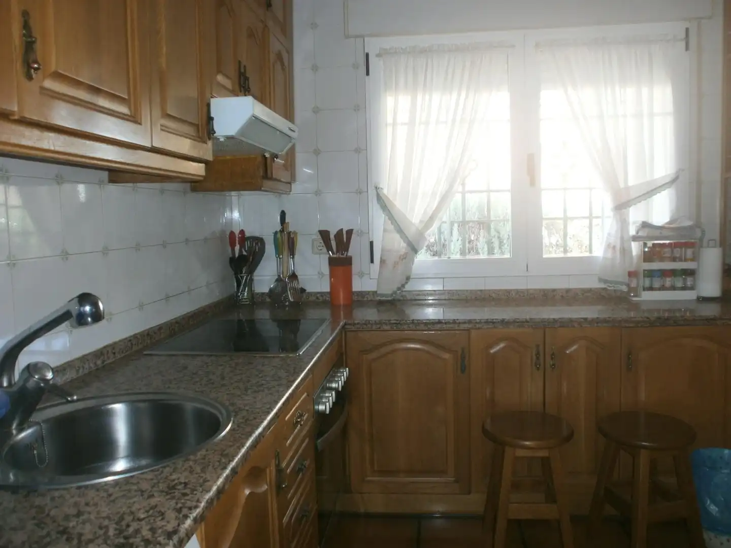 Cuina de Casa o xalet en venda en La Lastrilla  amb Calefacció, Jardí privat i Terrassa