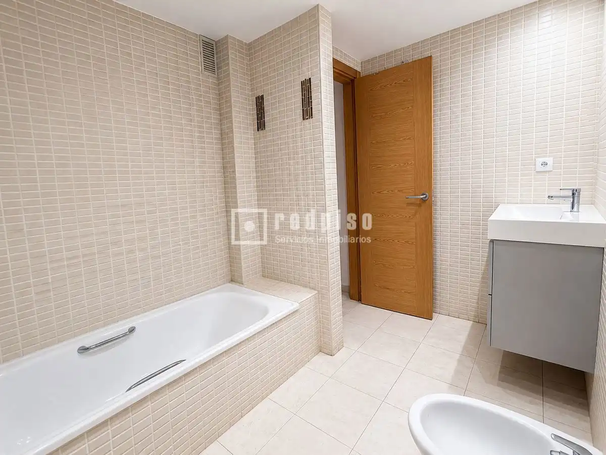 Bany de Àtic en venda en Torremolinos amb Aire condicionat, Terrassa i Piscina