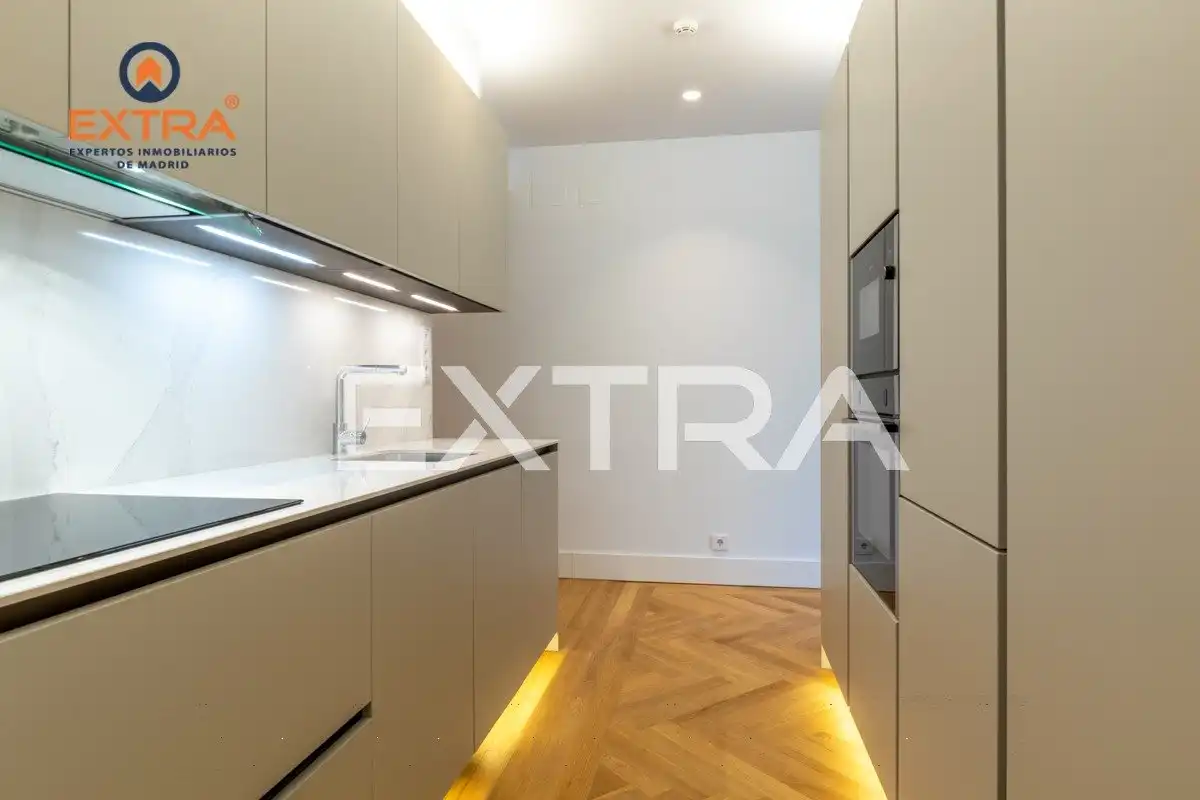 Appartamento con terrazza in affitto a Calle Gran Vía, imagen 9