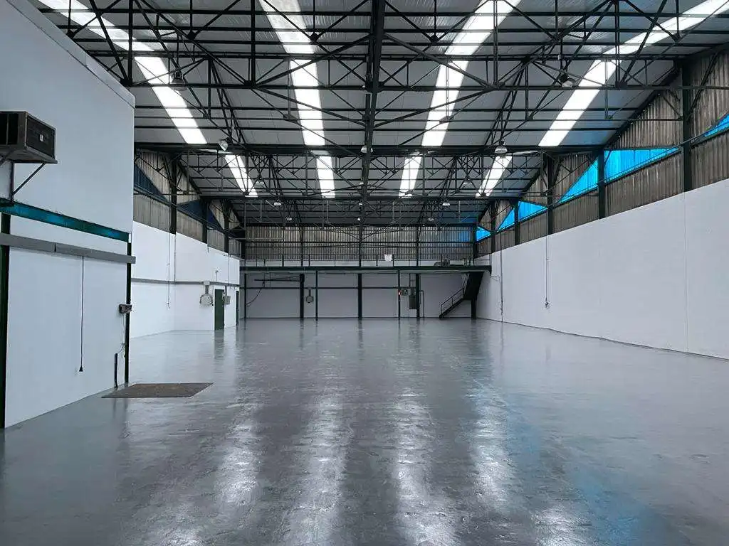Außenansicht von Fabrikhallen zur Miete in Asteasu