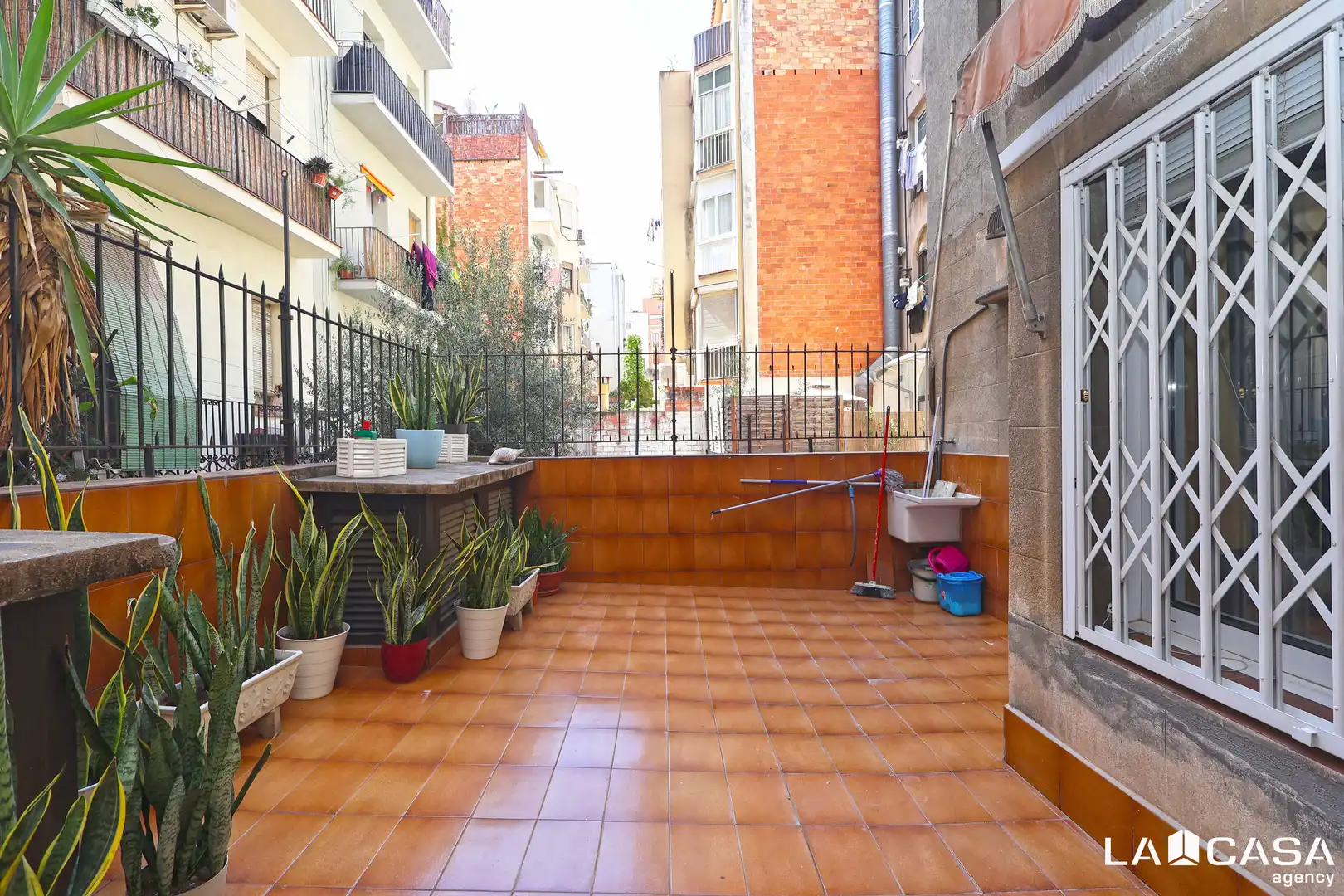 Flat with terrace for sale in Sants - Montjuïc, imagen 2