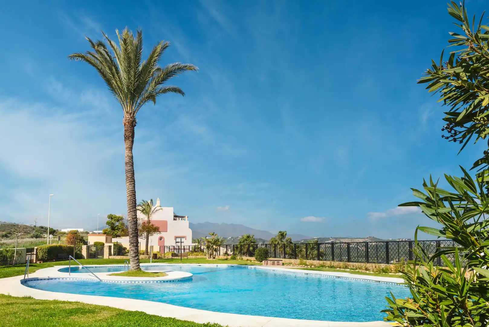 Vista exterior de Ático en venta en Mijas con Aire acondicionado, Calefacción y Jardín privado