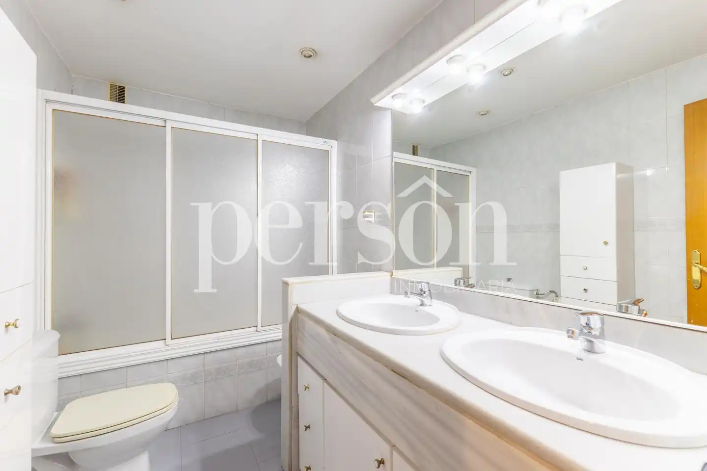 Baño de Piso en venta en Valencia con Aire acondicionado, Calefacción y Terraza