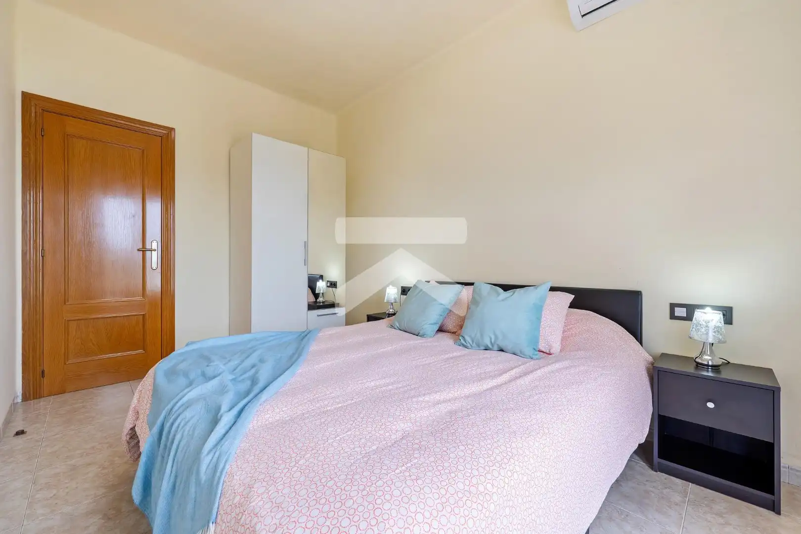 Habitación de Casa o chalet en venta en Tarragona con Aire acondicionado, Calefacción y Jardín privado