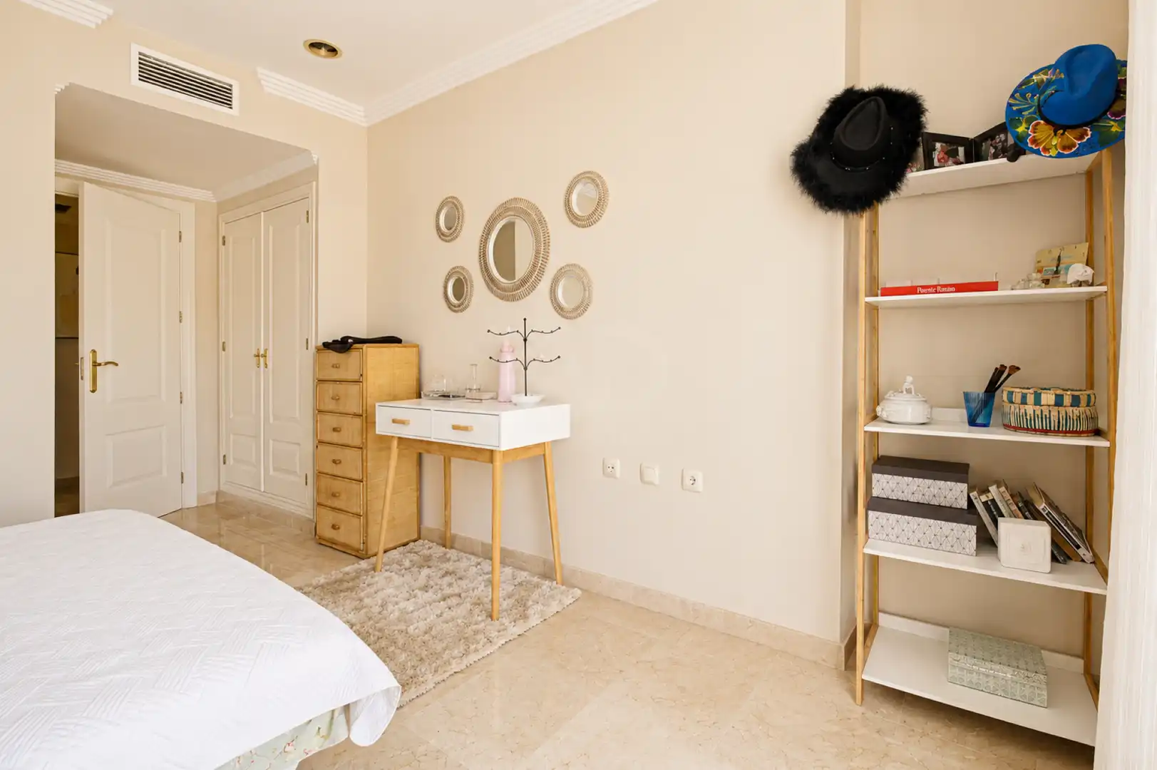 Bedroom of Flat for rent in Marbella  with Terrace and Swimming Pool