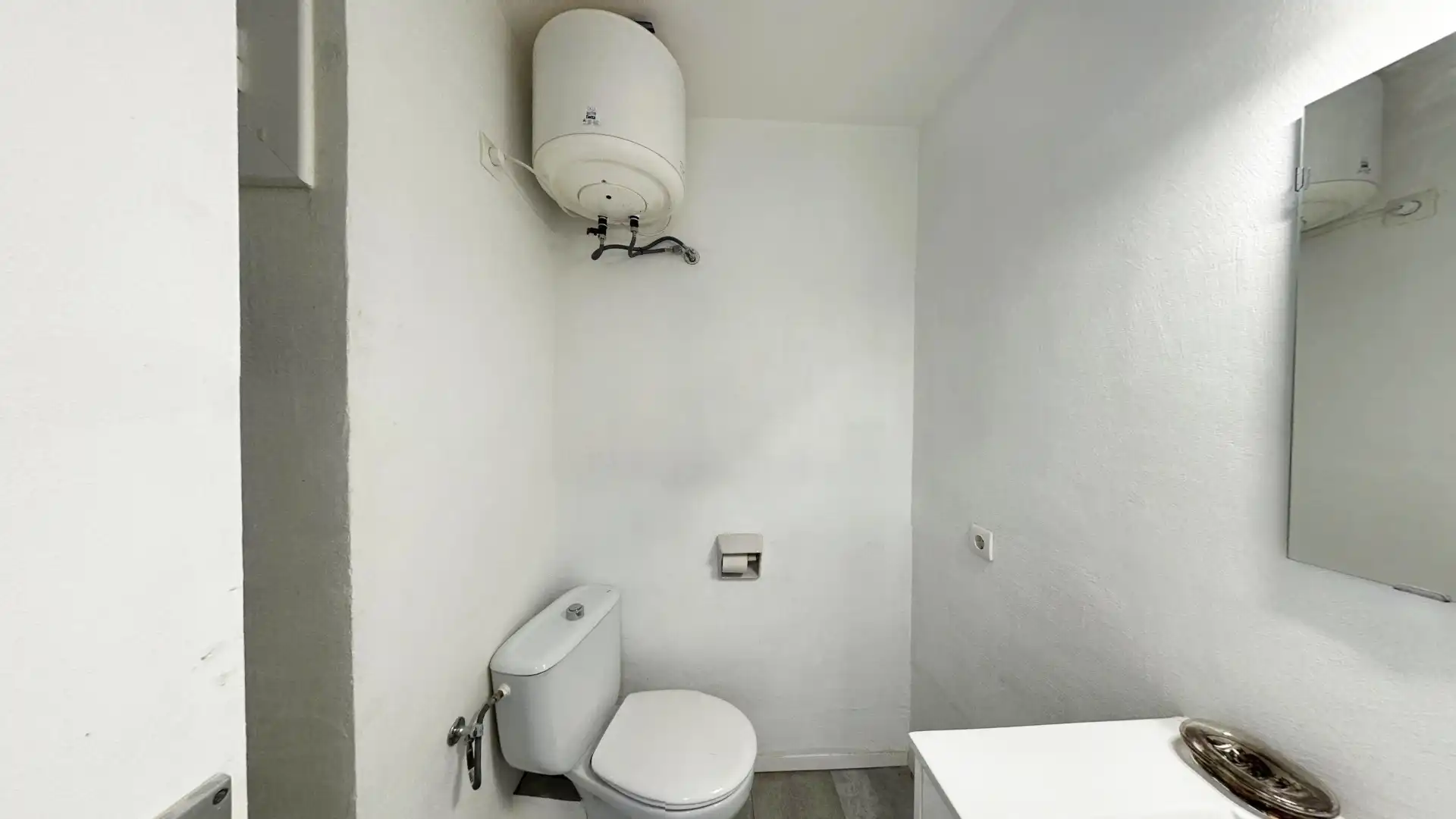 Baño de Piso en venta en Cornellà de Llobregat con Amueblado, Horno y Balcón