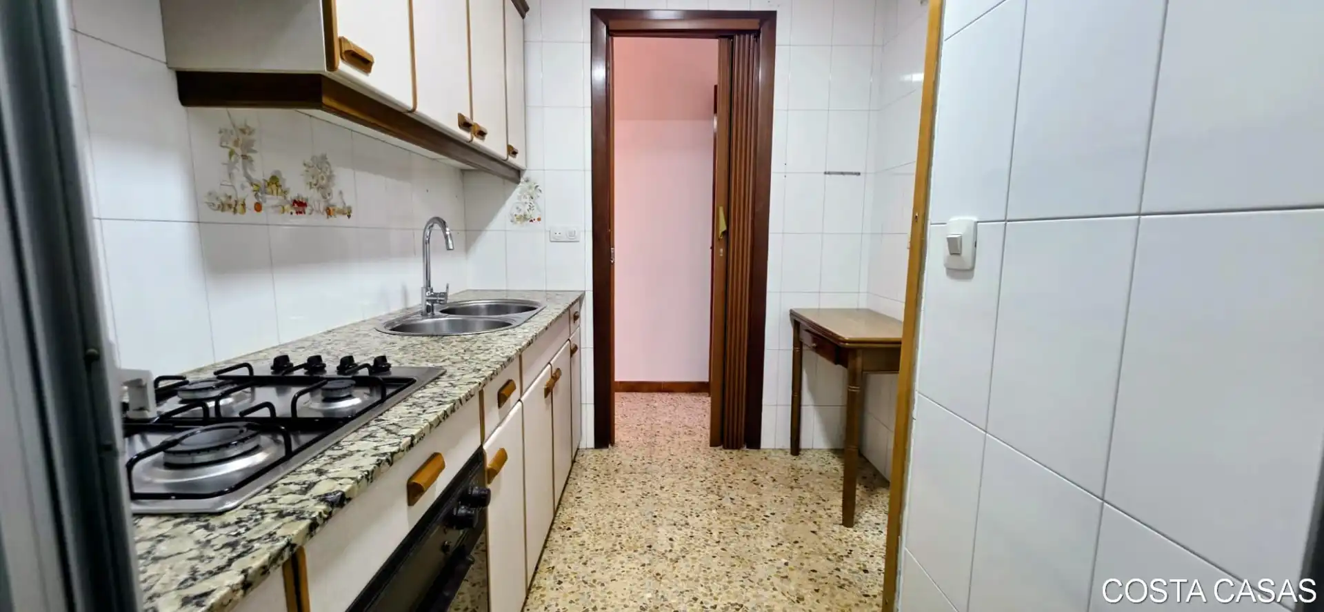 Cocina de Piso en venta en L'Hospitalet de Llobregat con Balcón
