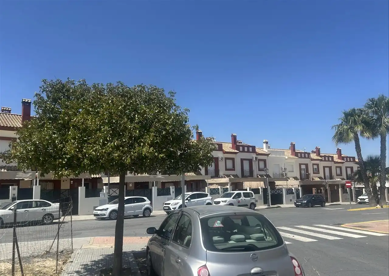 Vista exterior de Casa adosada en venda en Trigueros amb Balcó