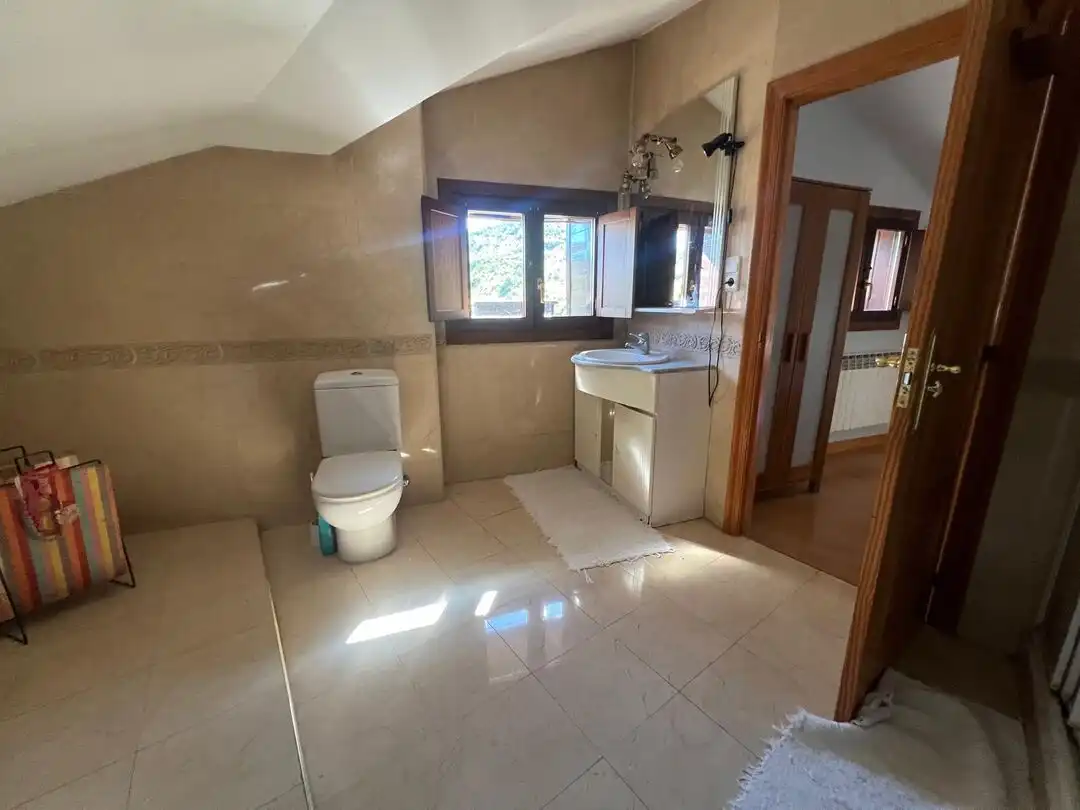 Bany de Casa o xalet en venda en Añana amb Calefacció, Jardí privat i Traster