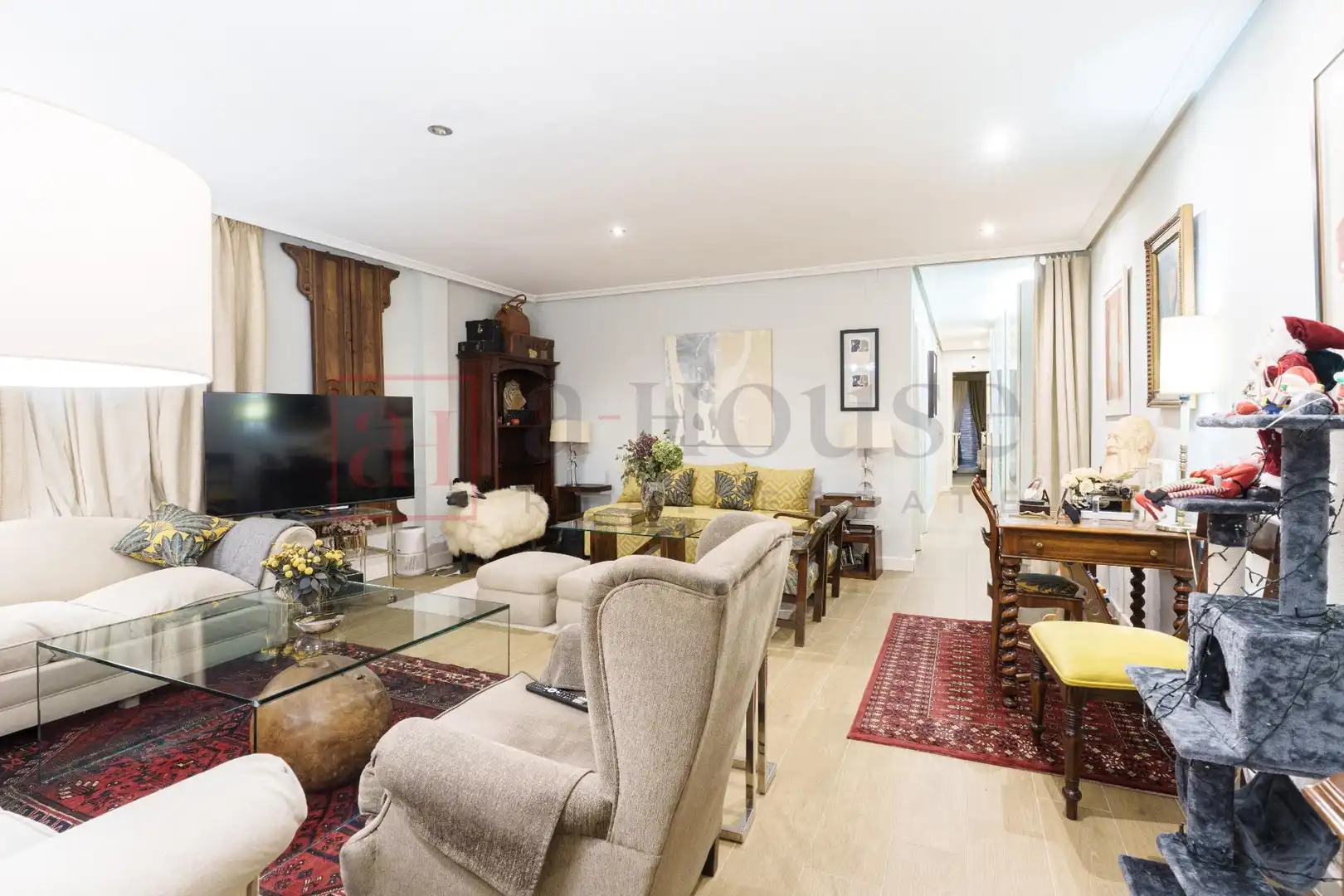 Sala d'estar de Local en venda en Madrid amb Aire condicionat i Moblat