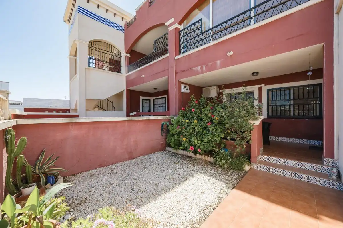 Vista exterior de Planta baja en venta en Orihuela con Aire acondicionado, Calefacción y Terraza
