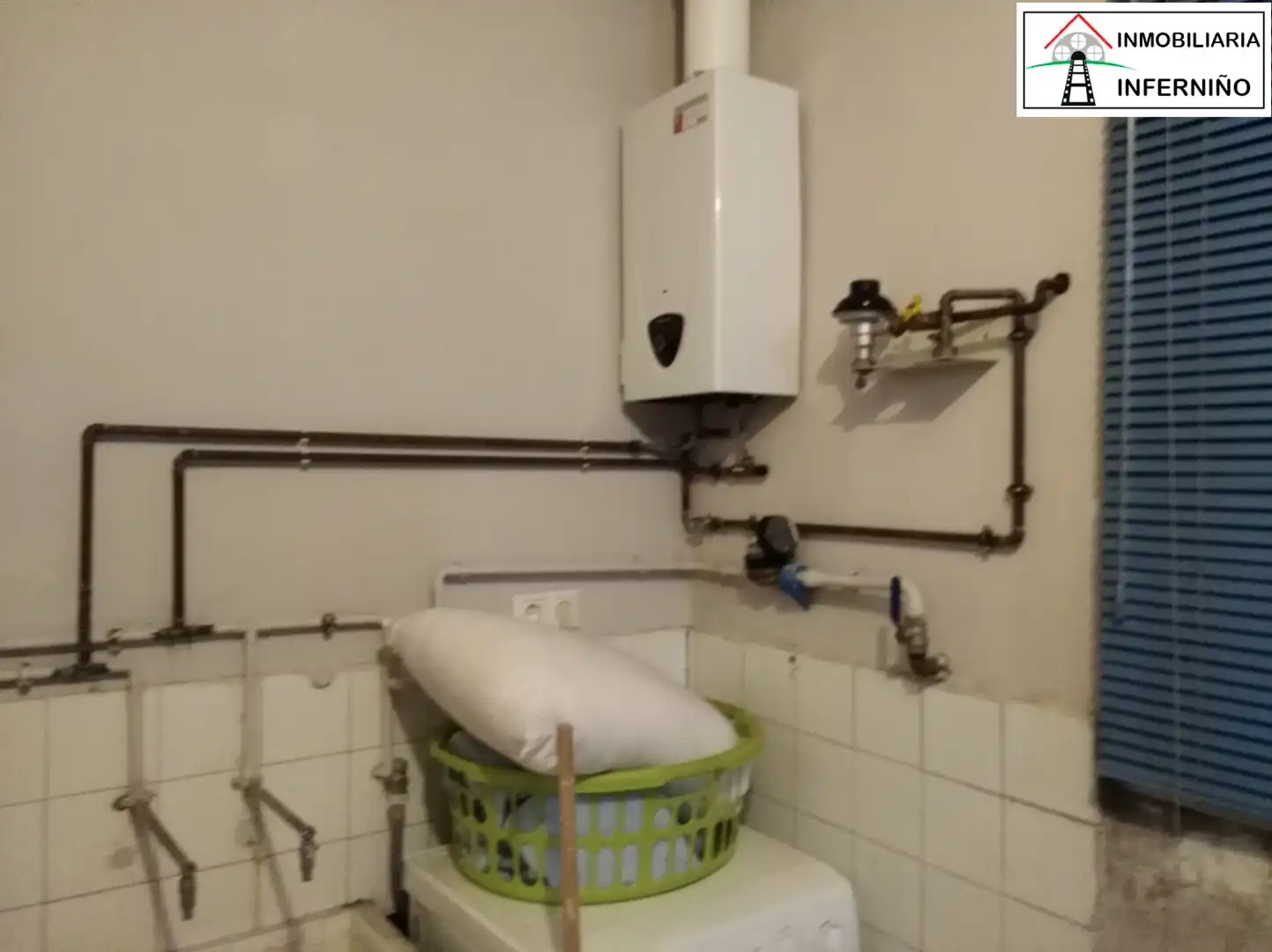 Baño de Piso en venta en Ferrol con Terraza, Trastero y Amueblado