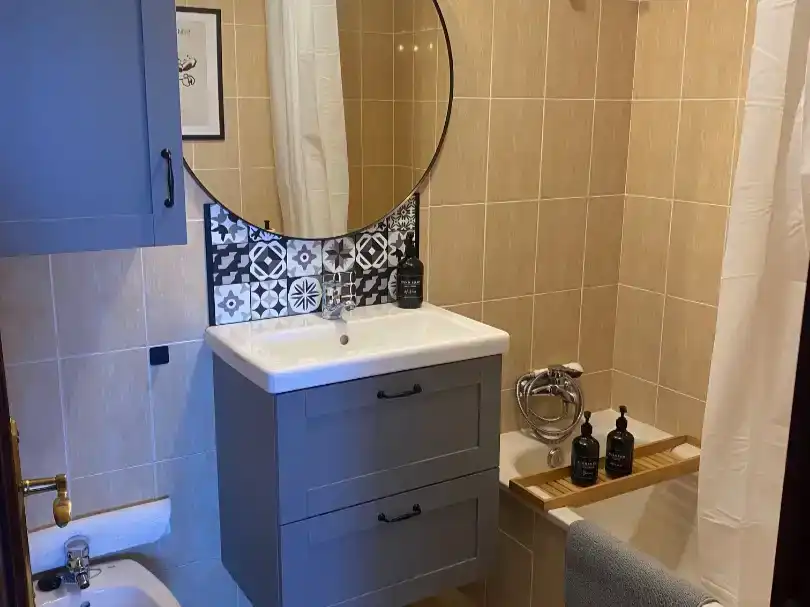Badezimmer von Wohnung zur Miete in Suances mit Parkett, Schwimmbad und Möbliert