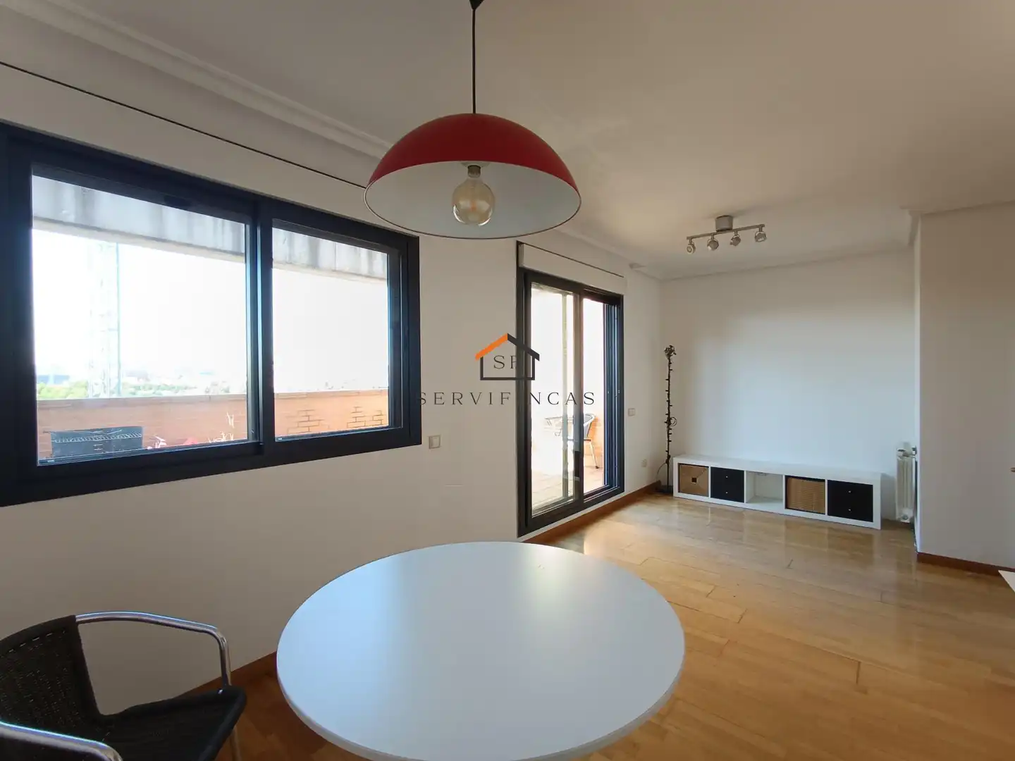 Vista exterior de Àtic de lloguer en Madrid amb Calefacció, Parquet i Terrassa