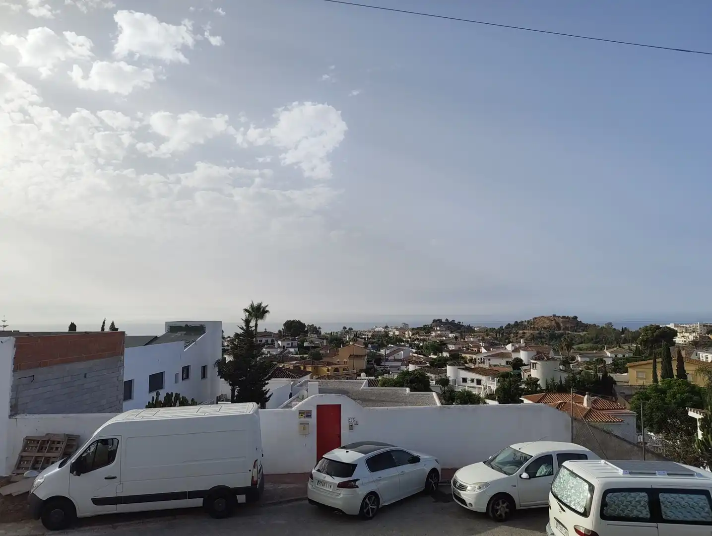 Vista exterior de Casa o xalet en venda en Benalmádena amb Aire condicionat, Calefacció i Jardí privat