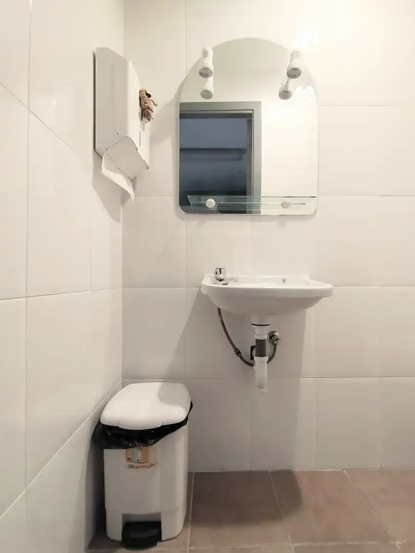 Bany de Local en venda en  Pamplona / Iruña amb Moblat