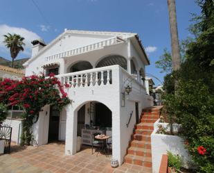 Vista exterior de Casa o xalet en venda en Benalmádena amb Aire condicionat, Calefacció i Jardí privat