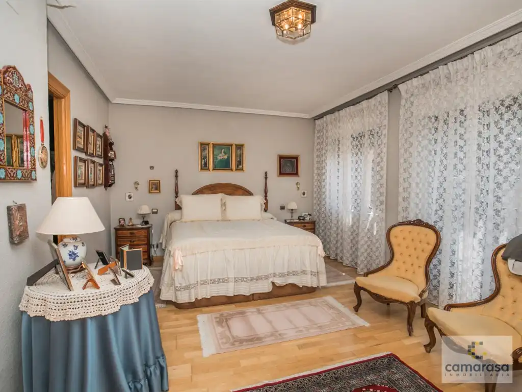 Habitación de Casa o chalet en venta en Ávila con Jardín privado, Piscina y Piscina comunitaria