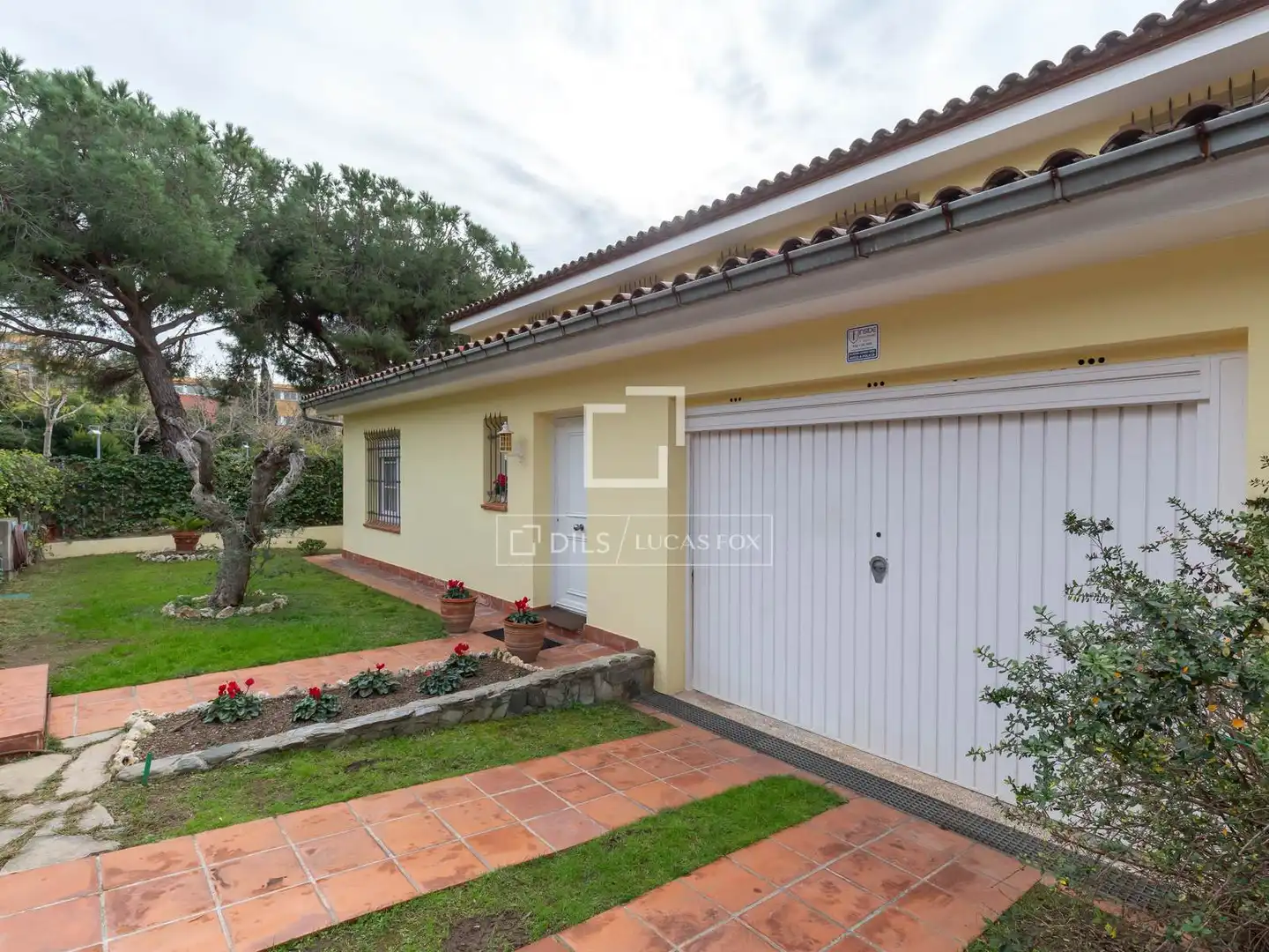 Vista exterior de Casa o xalet en venda en Sant Just Desvern amb Calefacció, Jardí privat i Terrassa